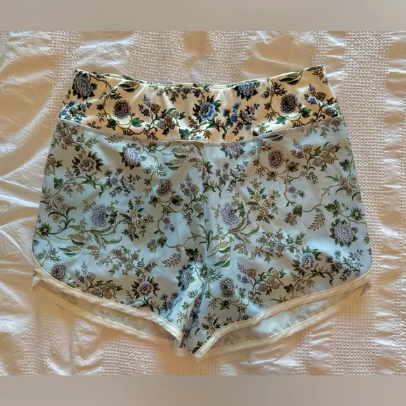 New Tuckernuck Sport Light Blue Wildflower Jane Tennis Short - Small