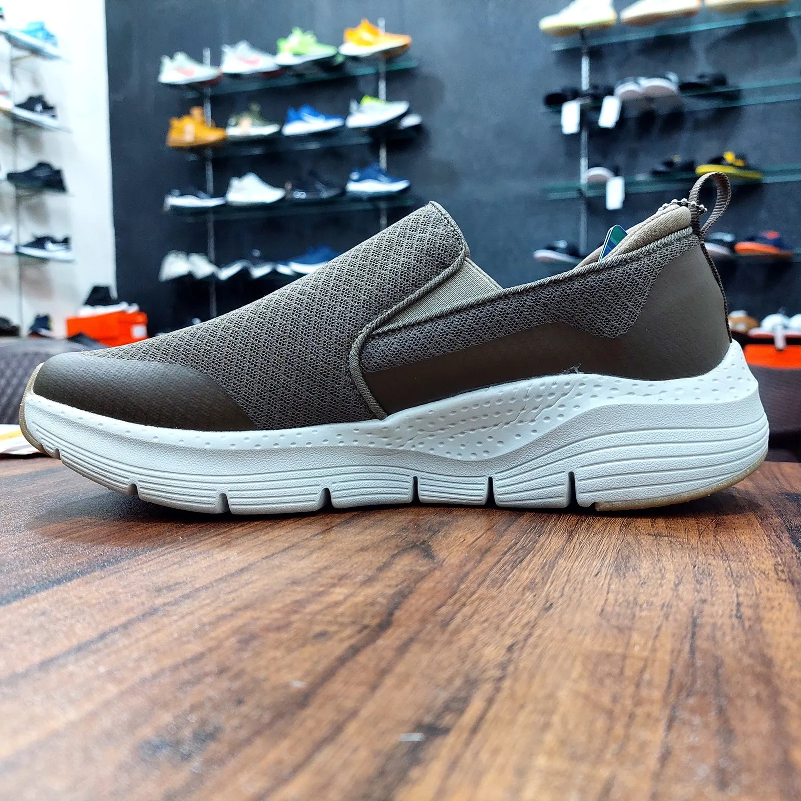 Sketcher Arch Fit Banlin "Taupe"